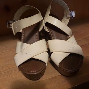 Cream criss ceoss strap clog platform sandals